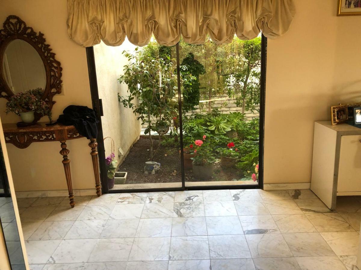 Hollywood Hills Private Room Los Angeles Exterior photo