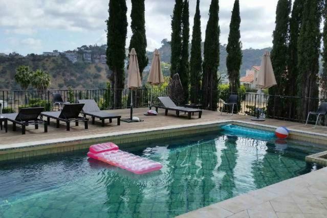 Hollywood Hills Private Room Los Angeles Exterior photo